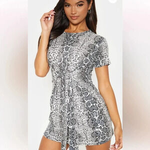 PrettyLittleThing Grey Snake Print Tie Waist T-Shirt Dress